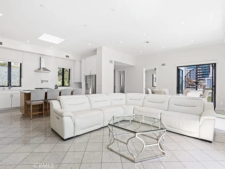 1724 Bluff Pl — Photo 7