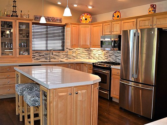 3rd image of 3008 S Sommer Ln