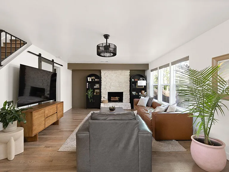 7909 Manassas Dr — Photo 17