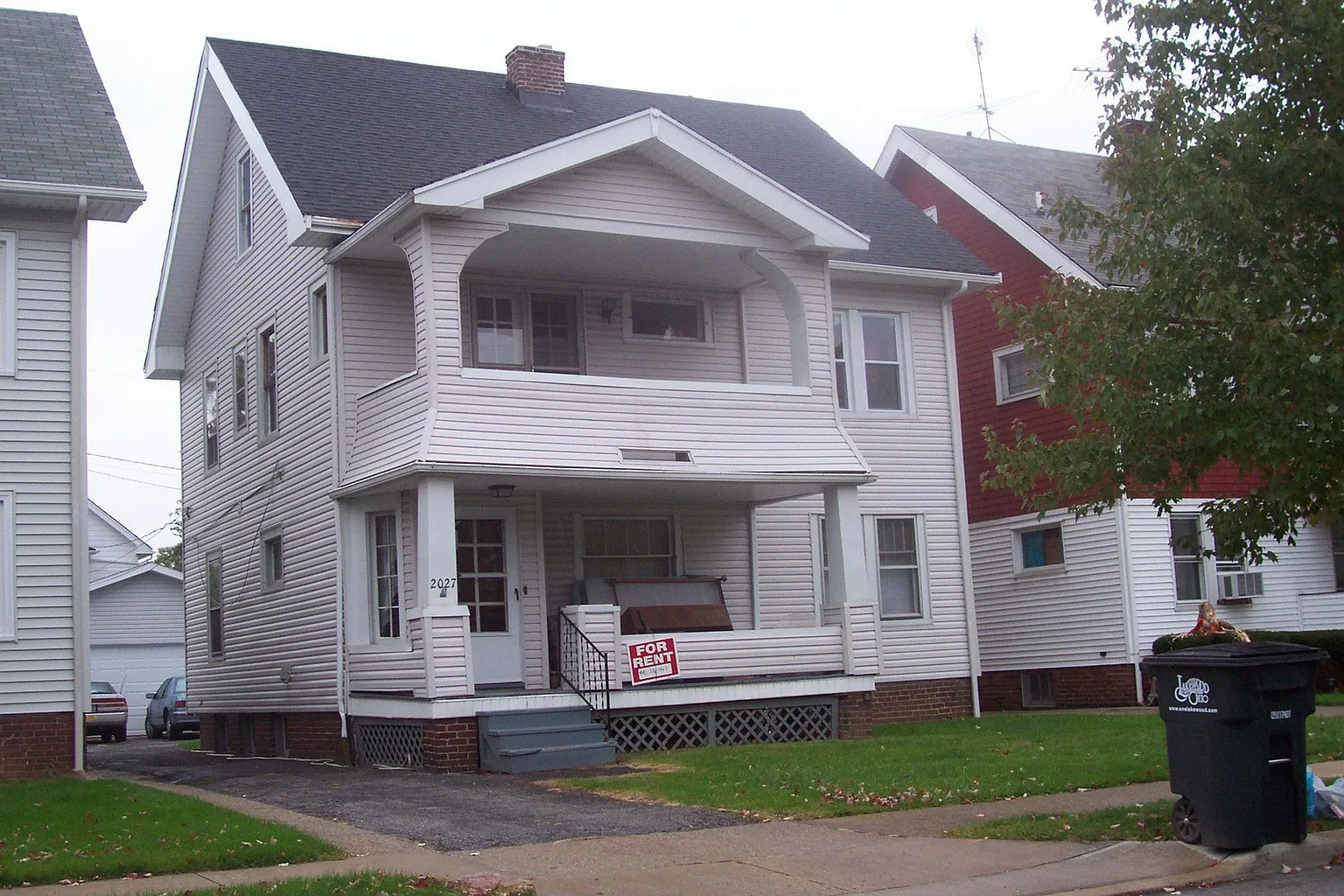 2027 Chesterland Ave photo 1