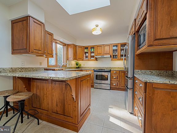 4th image of 22 W Buckingham Dr