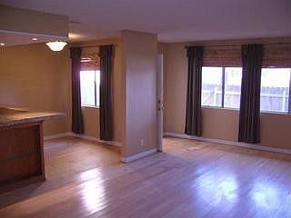 3rd image of 2447 Huntington Dr APT 3