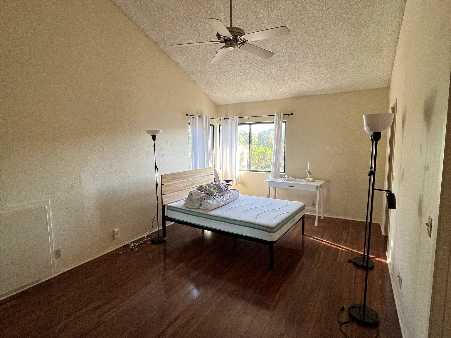 4 bed, 2.5 bath, 1698 sqft, $5,300 — Photo 4