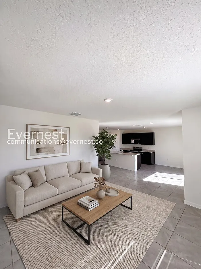 4 bed, 3.0 bath, 2371 sqft, $2,625 — Photo 3