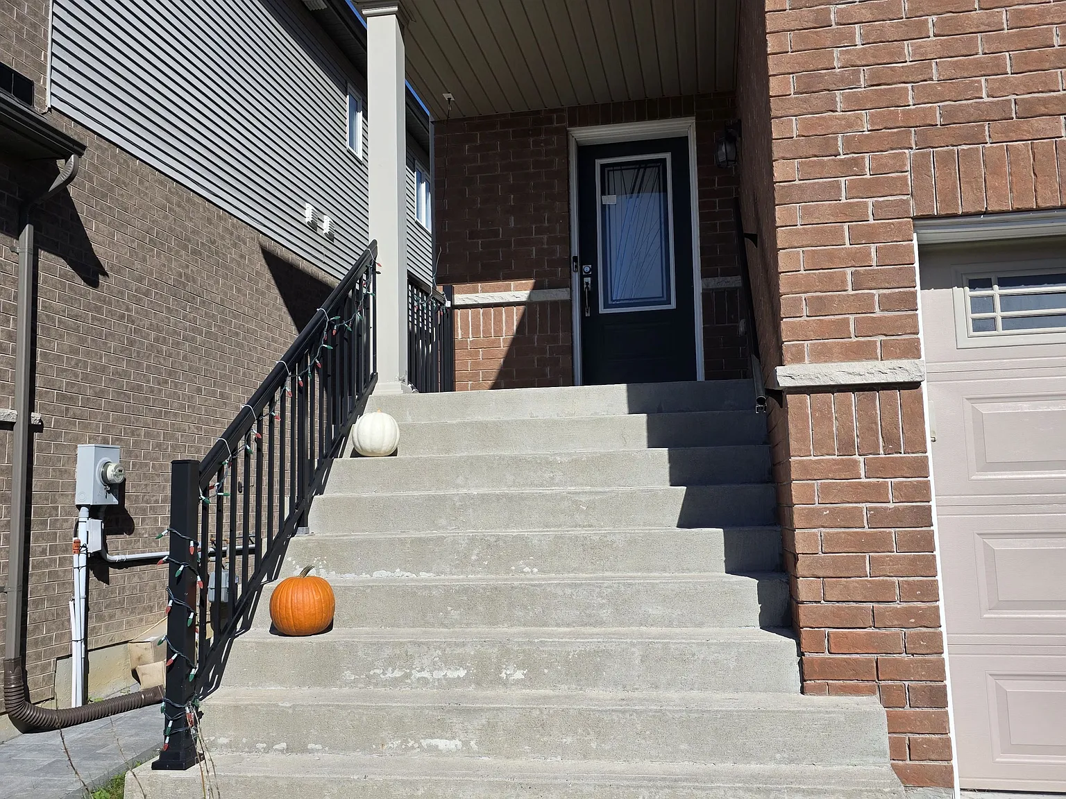 5 bed, $3,100 — Photo 2