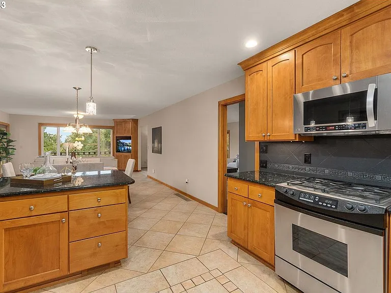 16932 Greentree Ave — Photo 6