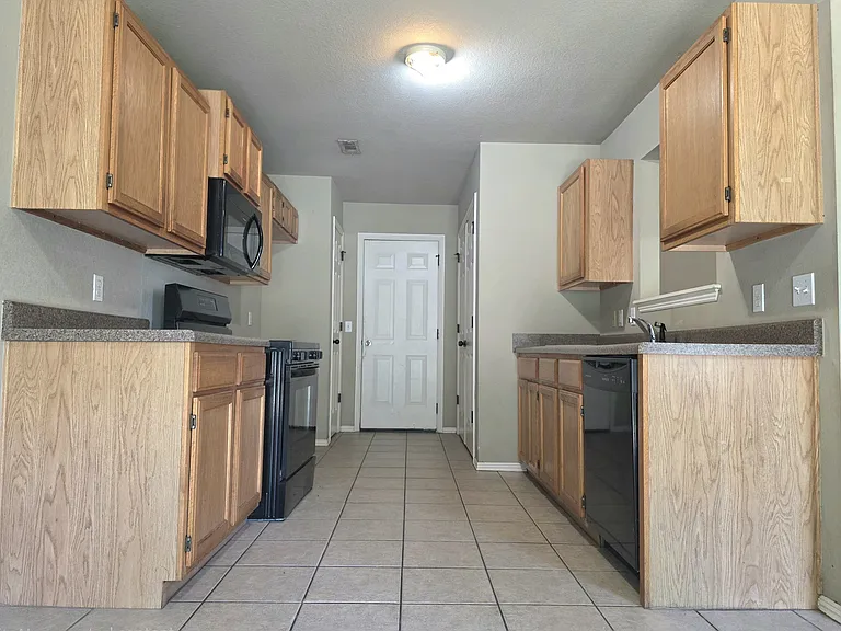 1260 Cordova St — Photo 4