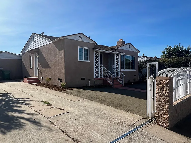 3887 Ocean View Blvd — Photo 47