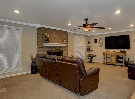 5th image of 2407 Avon Dr