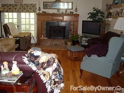 3rd image of 902 Lakelyn Dr