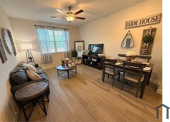 2 bed, 956 sqft, $1,028 — Photo 4