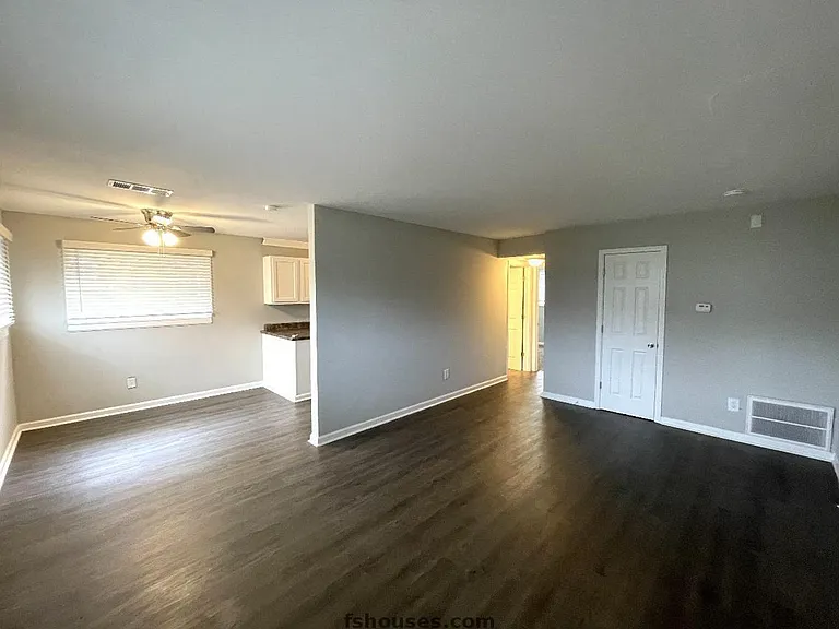 9124 E 10th St #1 — Photo 3