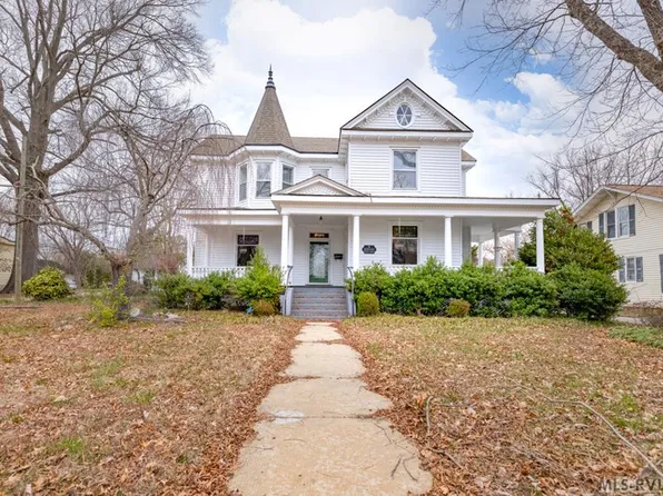 225 Franklin St, South Hill, VA 23970