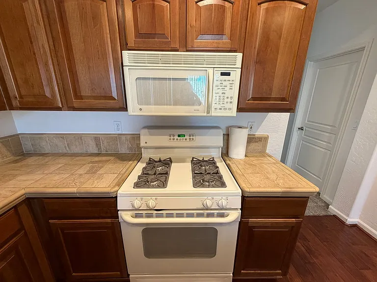 1226 Firefly Ct — Photo 8