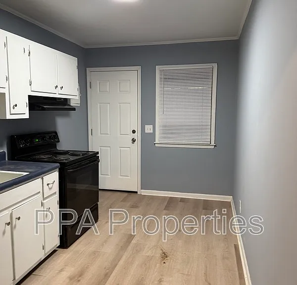 221 Willow Ave — Photo 8
