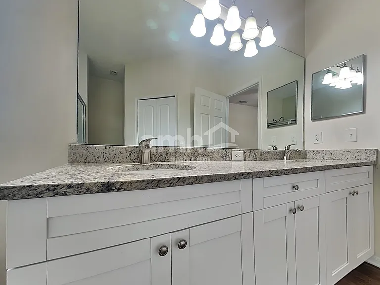 18212 Holly Hills Way — Photo 10