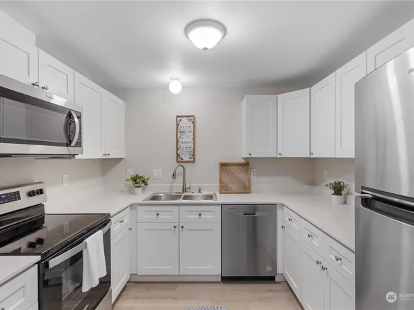 9731 Holly Drive #A-301, Everett, WA 98204