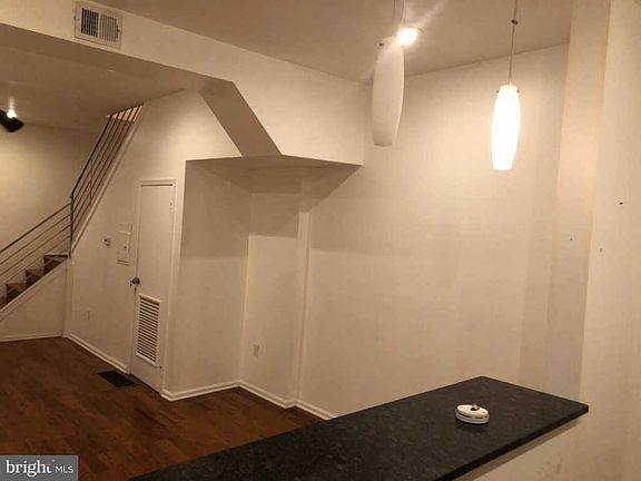 3rd image of 1902 W Girard Ave #2R