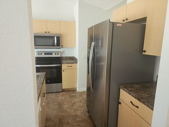 4th image of 754 Pelican Ct