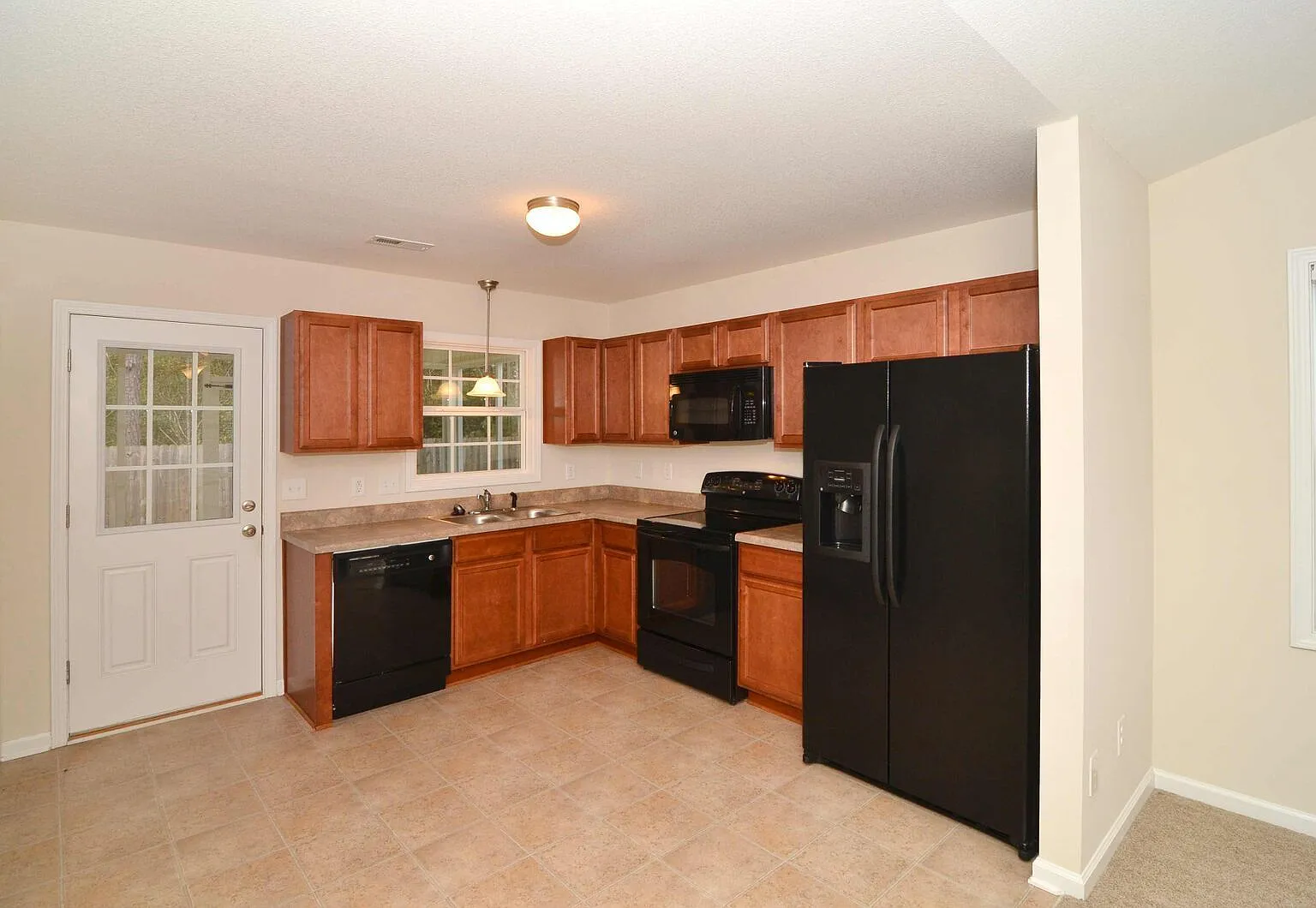 Beautiful End-Unit Townhome Near Topsail Island & Stoney Bay! — Photo 4