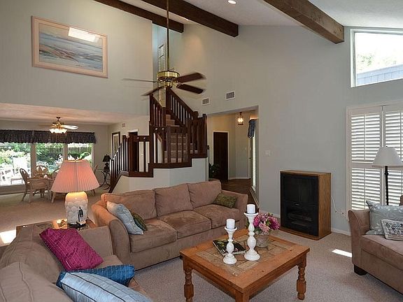 5th image of 2210 Seven Oaks Dr