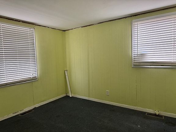 4th image of 22 Stevens St