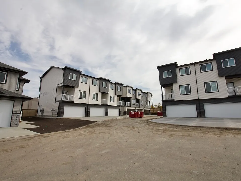 300 Awentia Dr #208