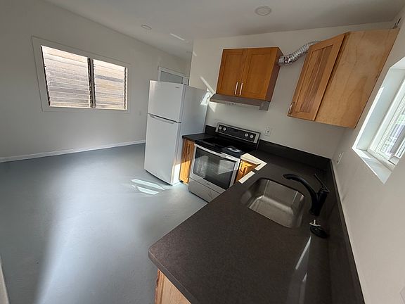 2nd image of 942 Akepo Ln #G