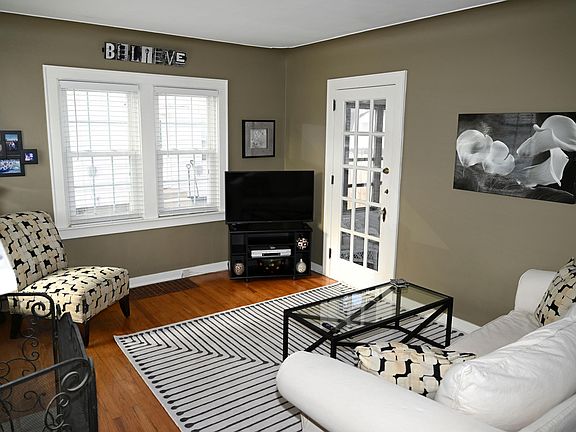 5th image of 1043 Oaklawn St NE