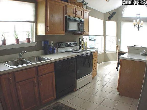 5th image of 254 Vista Cir #16B