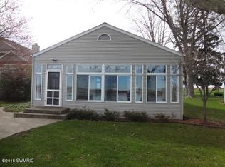 20826 Diamond Shores Dr, Cassopolis, MI 49031