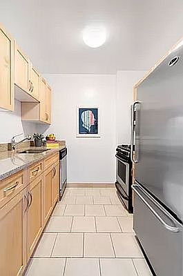 4th image of 172 E 95th St #4B