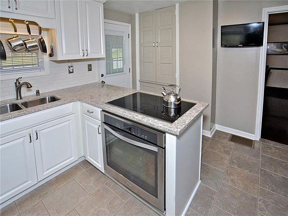 3rd image of 103 Orthanel Ln