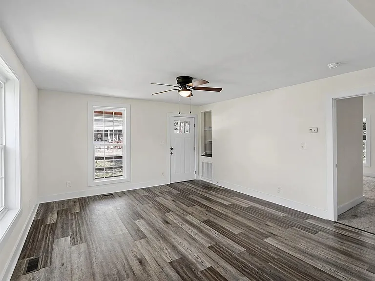 32 5th Ave — Photo 9