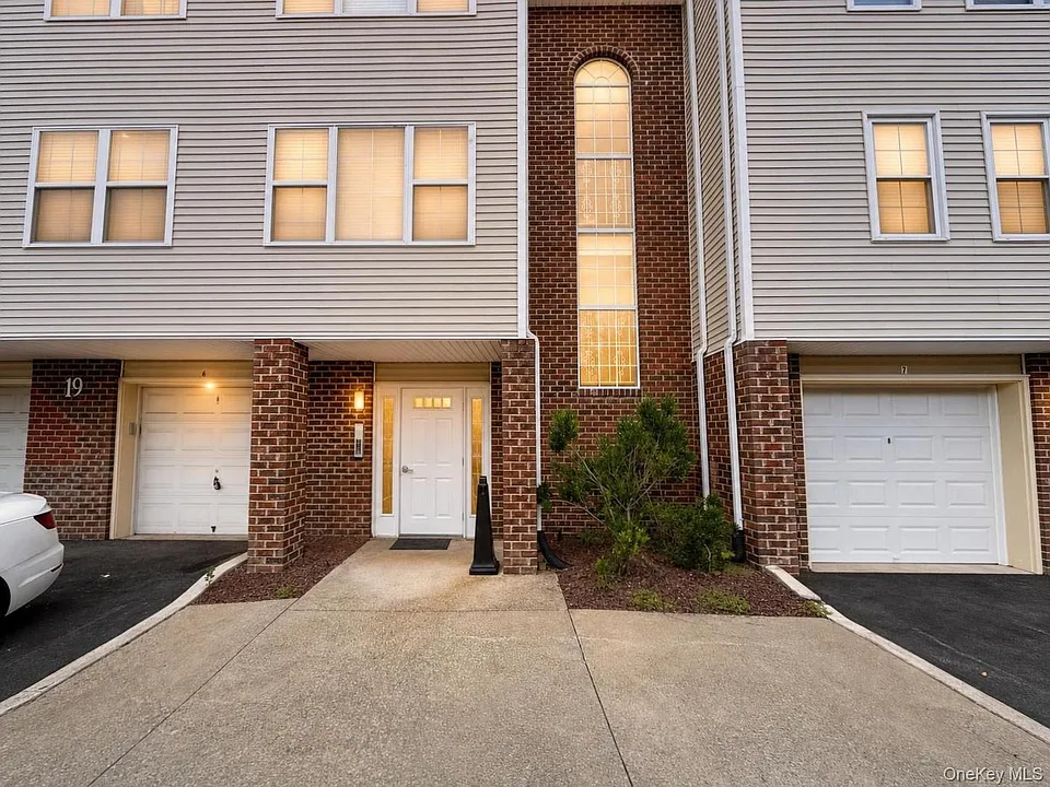 32 Deer Court Dr
