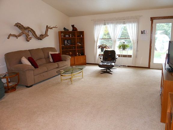 4th image of 23698 Woodsdale Ct