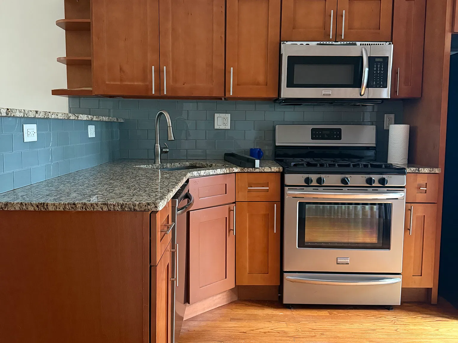 2 bed, 1.5 bath, 1067 sqft, $2,900 — Photo 4