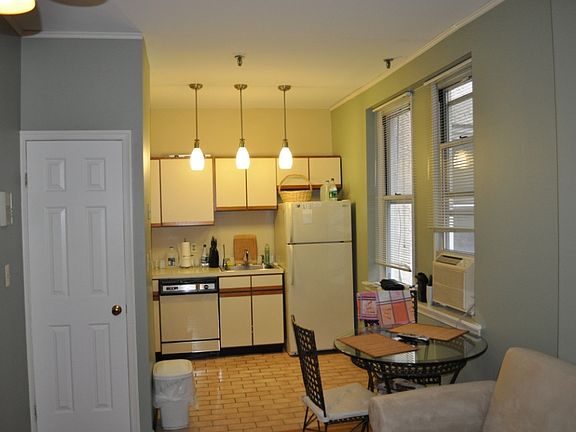 2nd image of 711 Willow Ave #3B