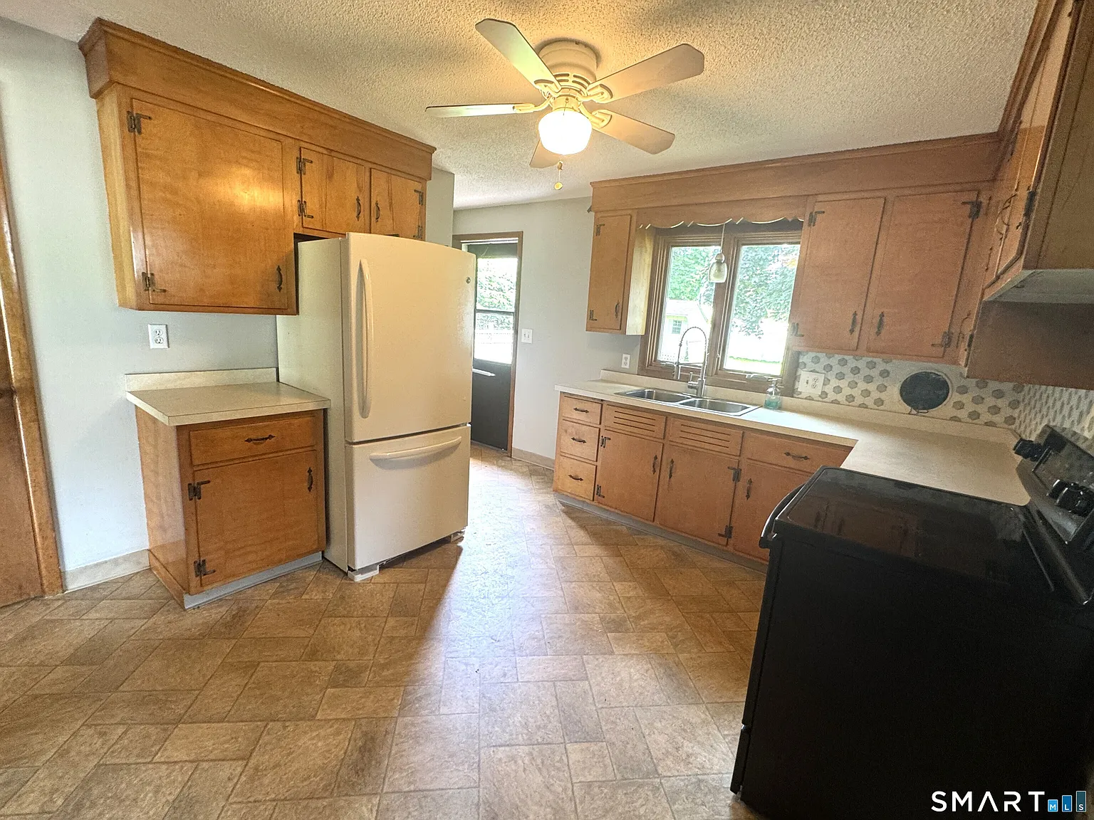 2 bed, 1.0 bath, 1160 sqft, $2,450 — Photo 3