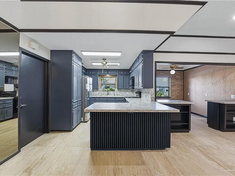 413 Toronto Ave — Photo 6