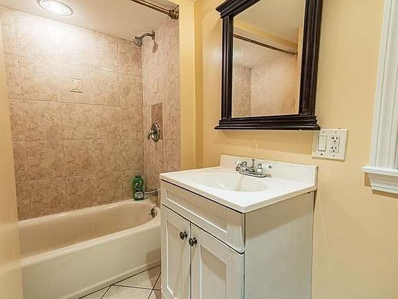 4th image of 560 Revere St APT 1