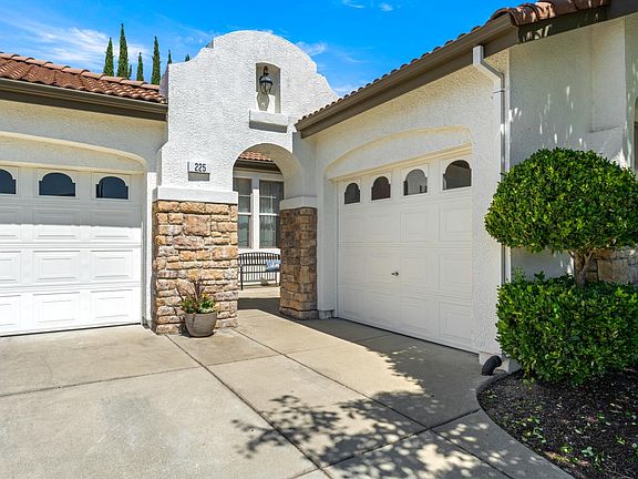 3rd image of 225 Bel Flora Ct