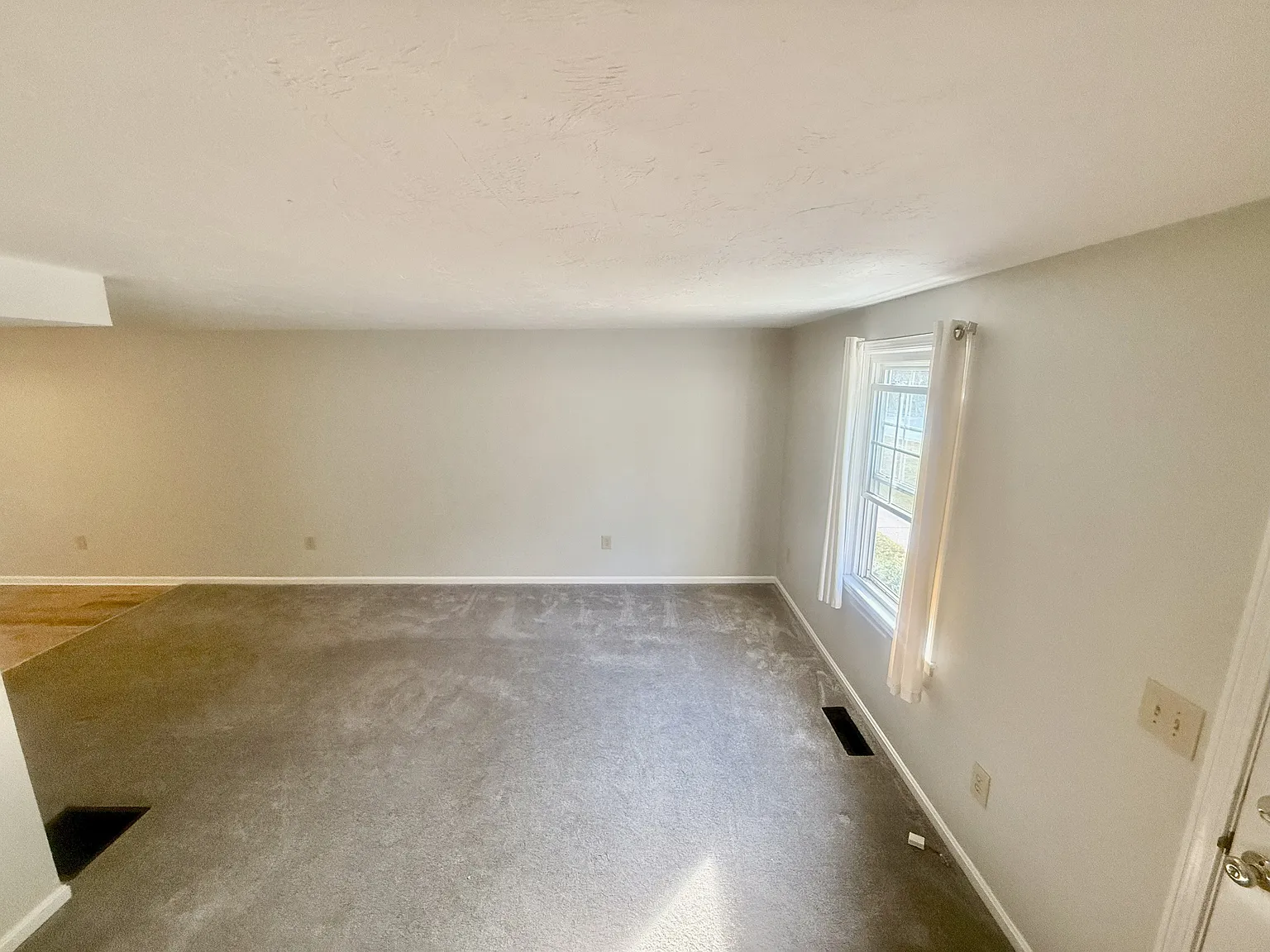 2 bed, 1.5 bath, 1200 sqft, $2,200 — Photo 3