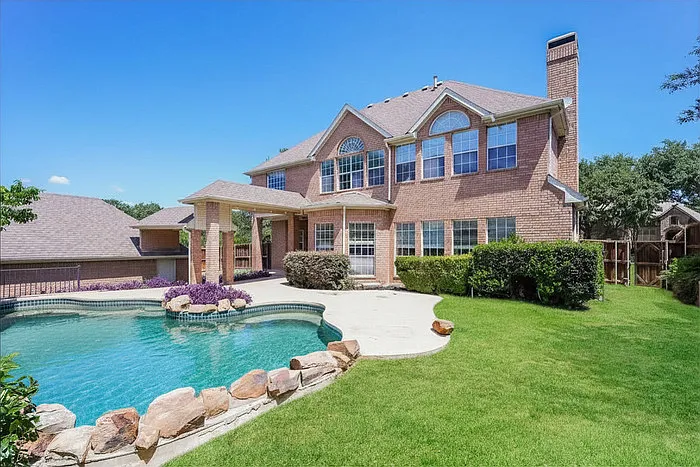 713 Belmeade Ln — Photo 2