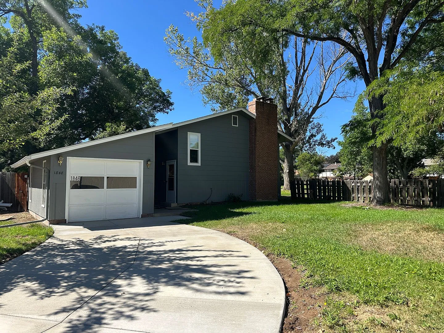 Freshly Updated 4 Bedroom Home — Photo 2