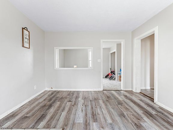 5th image of 604 Columbia St
