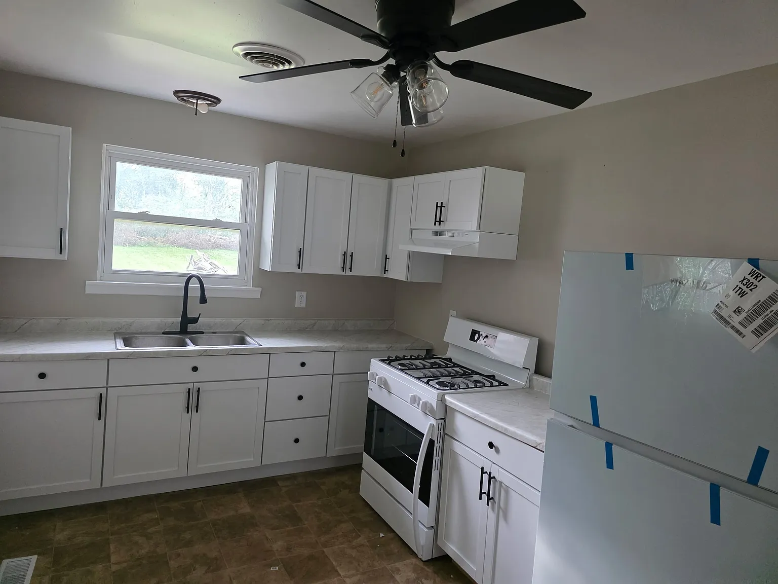 2 bed, $1,400 — Photo 4