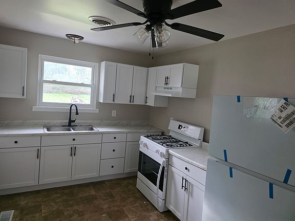 4th image of 903 W 40th Ave