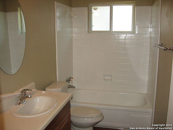 4th image of 525 Marilyn Dr