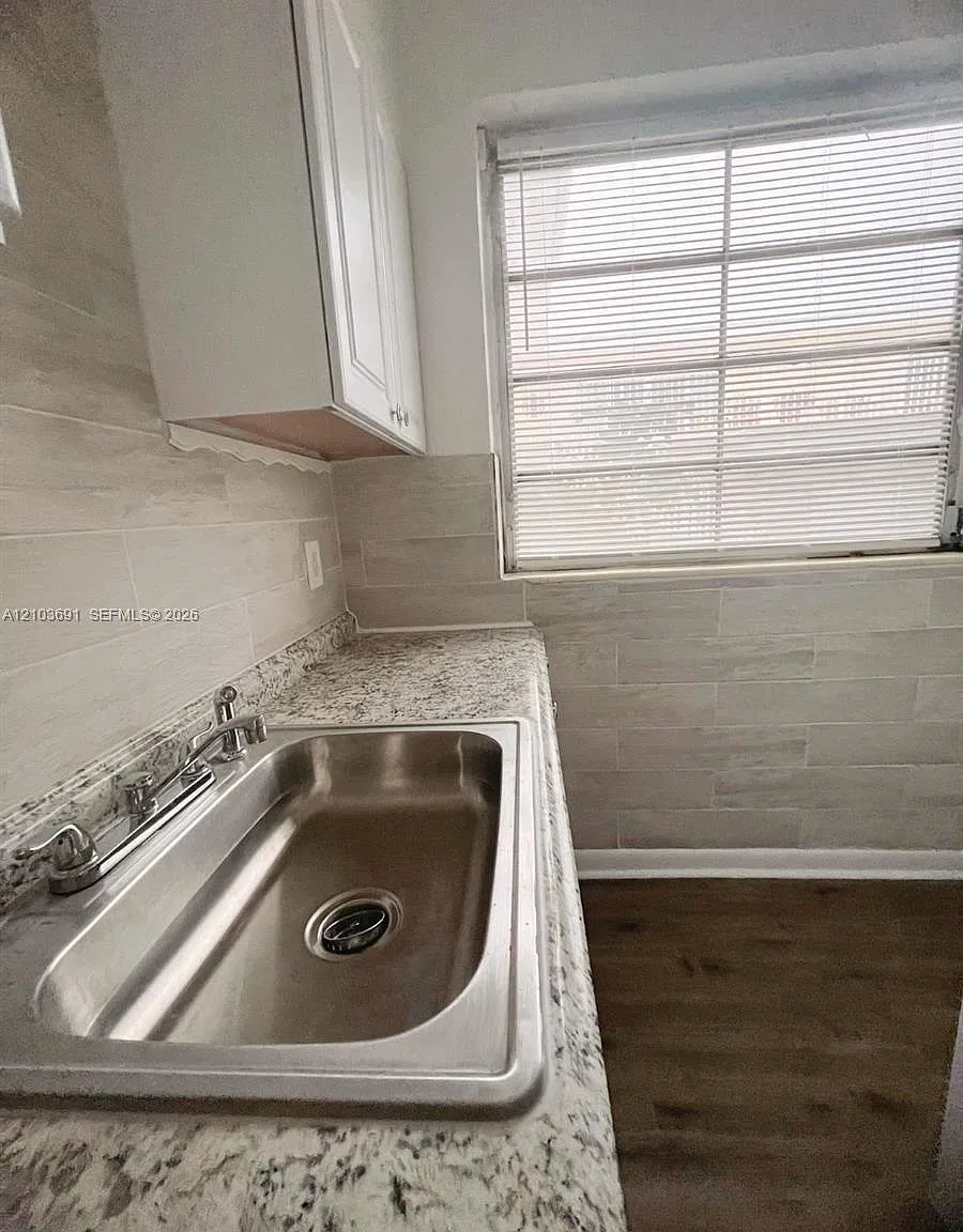 1935 Calais Dr — Photo 3